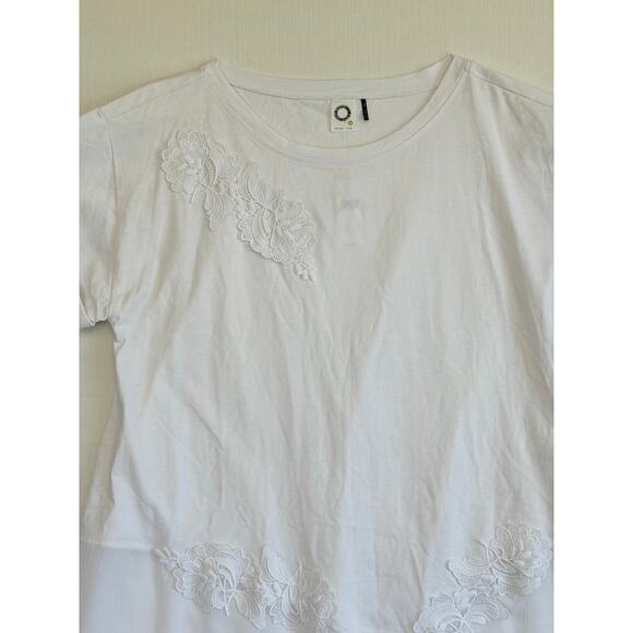 AKEMI + KIN Anthropologie Floral Embellished Women's Sz L White T-Shirt Top NWT - Picture 4 of 16